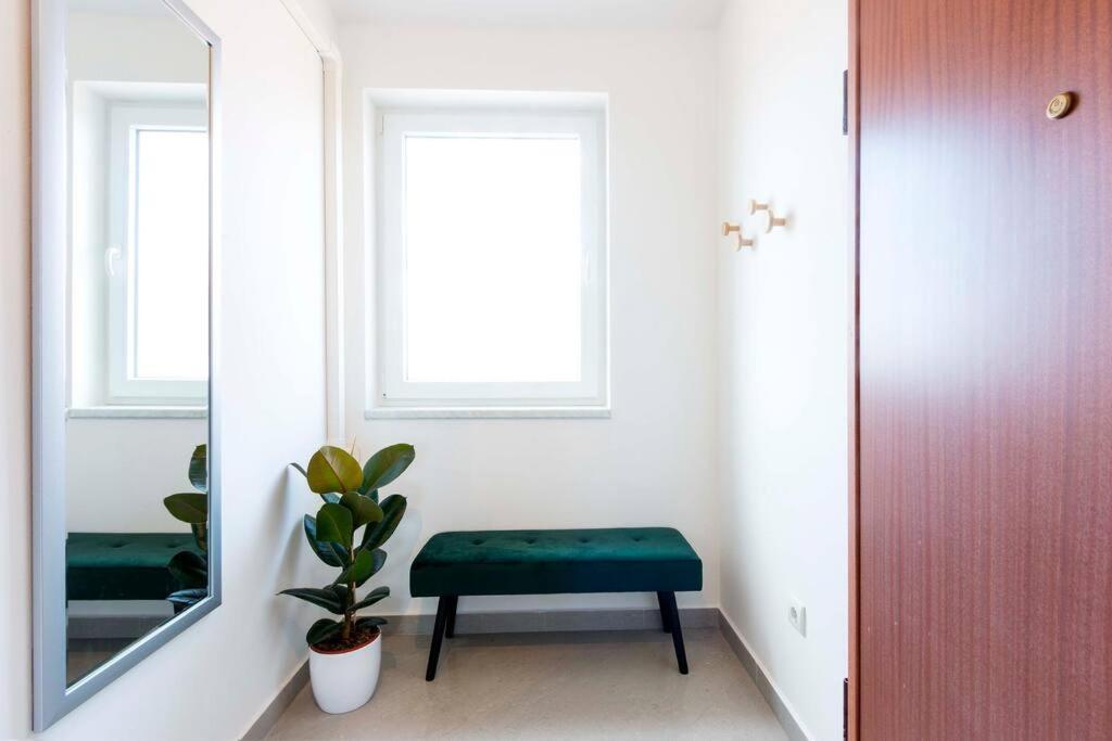 Cozy Apartment With Private Parking Medulin Exterior photo