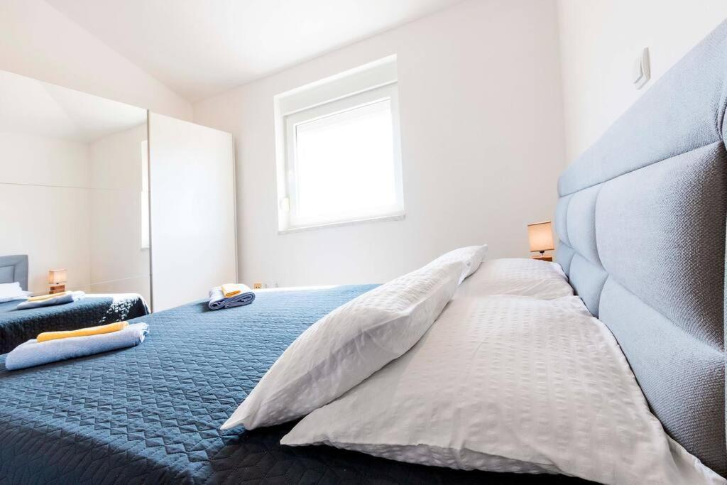 Cozy Apartment With Private Parking Medulin Exterior photo